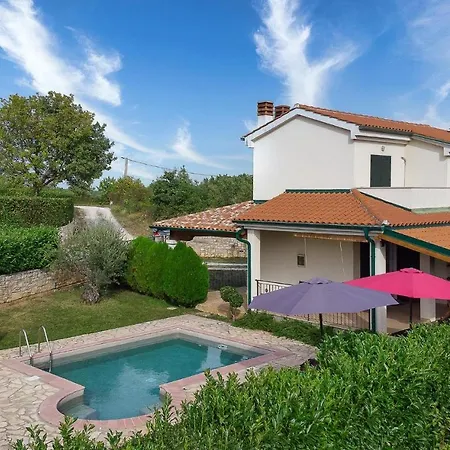 Jaki Villa *