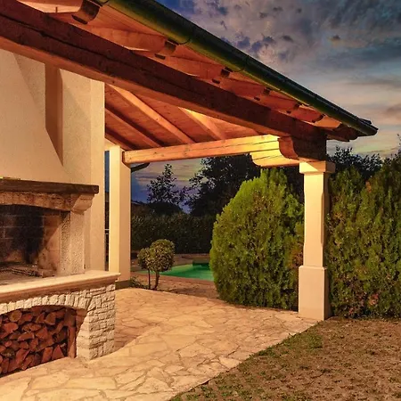 Jaki Villa *