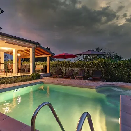 Jaki Villa
