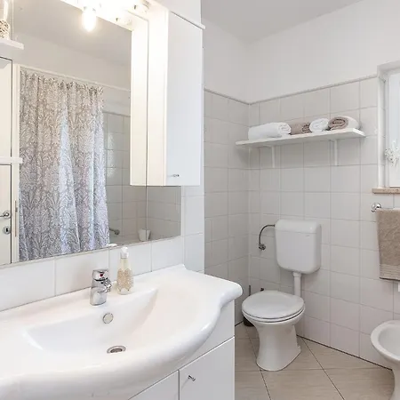 Jaki Villa *